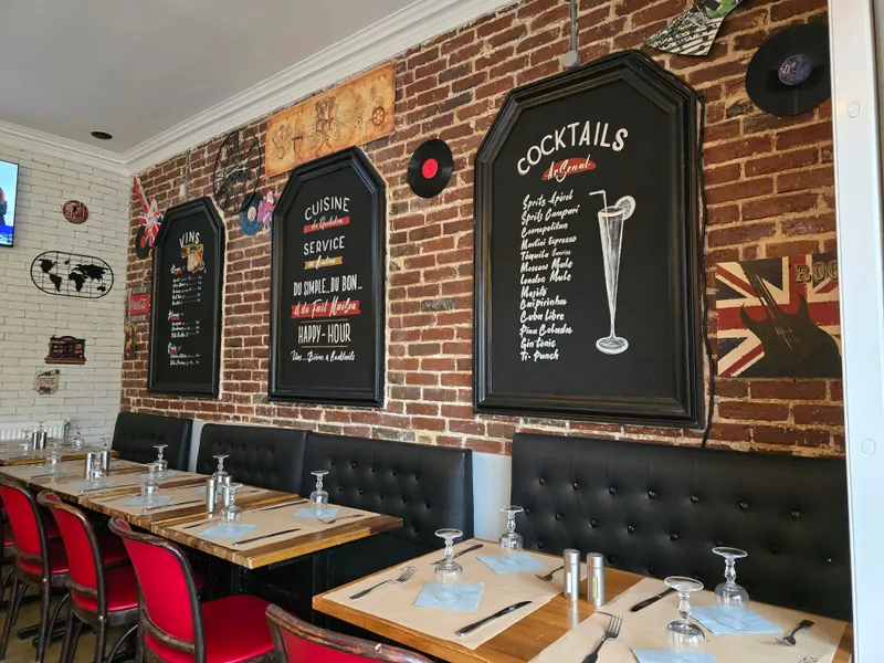 Tables et ardoises de la brasserie L’Arsenal à Bastille